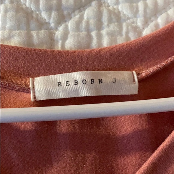 Quarter sleeve v-neck tie shirt - Picture 2 of 3